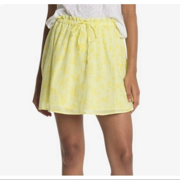 4/$25 Abound Yellow Moxie Floral Mini Skirt Size small - Picture 1 of 4